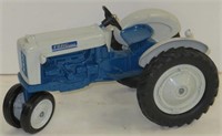 Scale Models Ford 4000 Tractor, 1/16