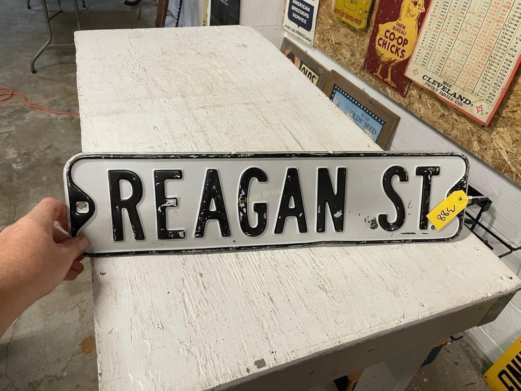 Reagan St Sign