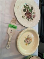 LOT: Pie Dishes, Cake Lifter, Etc.