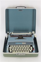 Signature 510 Typewriter in Case