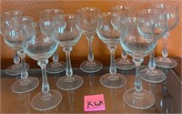 V - 11 PIECES GLAS STEMWARE (K68)