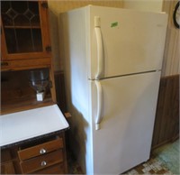 2003 Frigidaire refrigerator w/top freezer