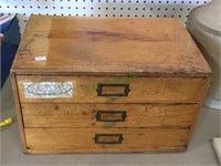 Vintage three drawer chest box measuring 9 1/2
