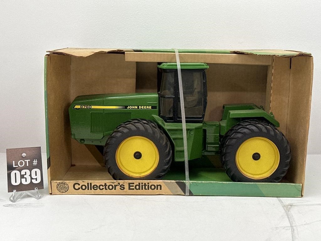 ERTL J.D. 4-Wheel Driver Tractor 1/16