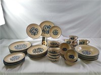 Pfaltsgraff Folk Art Dishes - Service for 6