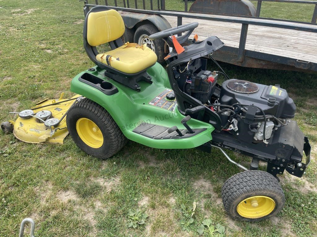 2015 John Deere X320 Lawn Mower