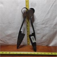 VINTAGE SHEEP HAND SHEARS METAL