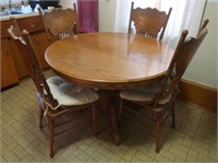 4' Round Oak Table w/4 Oak Press Back Chairs