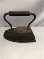 ANTIQUE CAST IRON #7 SAD IRON.  ST. LOUIS