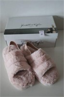 KENDALL + KYLIE WOMENS SLIPPERS SIZE 7