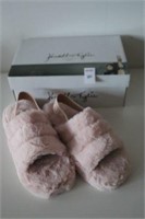 KENDALL + KYLIE WOMENS SLIPPERS SIZE 8