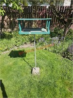 Free standing bird feeder (back yard)