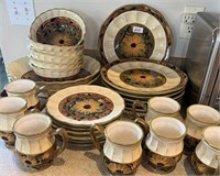 30 Pc Certified International Sunflower Dish Set