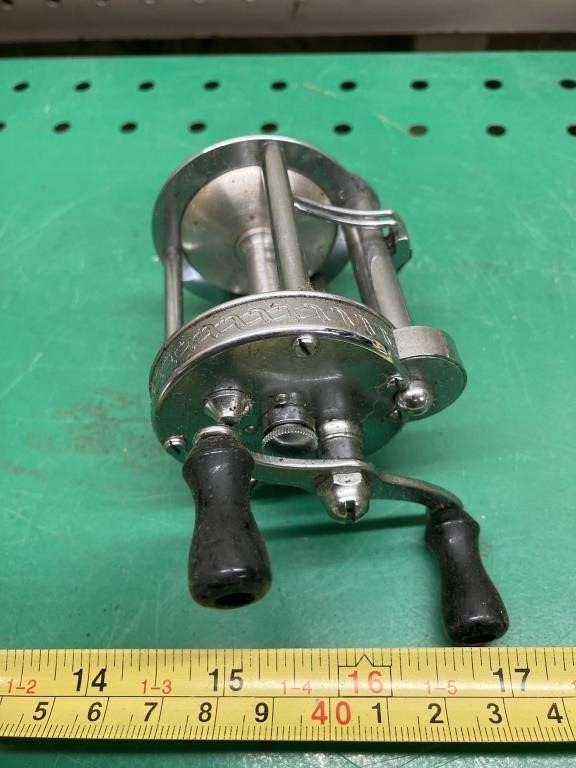 Vintage Fishing reels and lures Online auction