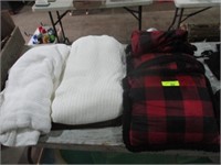 Thermal blankets, pillows, small rags