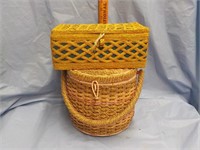 2 Sewing baskets