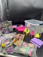 Doll house accessories and 2 dolls with toy