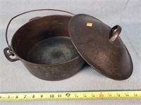 Wagner #9 Cast Iron Dutch Oven