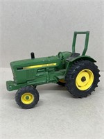 John Deere toy tractor 1/16 scale