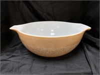 PYREX WOODLAND 8.5 “ MIXING BOWL