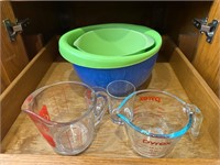 Measuring Cups & Mixing Bowls