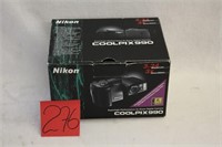 Nikon CoolPix 990 Digital Camera