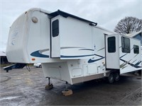 '04 Carriage Cameo 5th wheel trailer 30' -Titled
