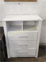 HILLSDALE FURNITURE WHITE DRESSER