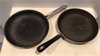 E5) 2 fry pans used