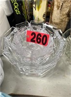 (3) Decorative plastic bowls