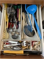 Lot of Assorted Kitchen Cutlery 3