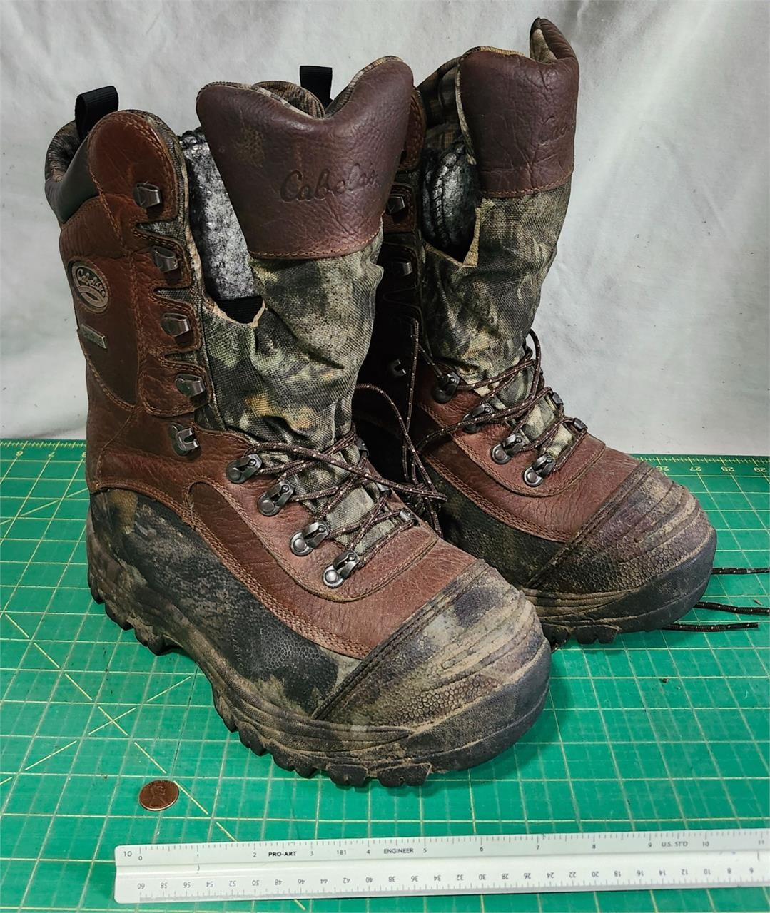 Size D8 Cabela's predator extreme insulated boots