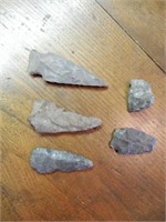 4 ARROW HEADS AND FOSSIL