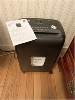 PEN & GEAR PAPER SHREDDER