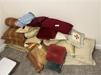Large Quantity of Decorator Pillows