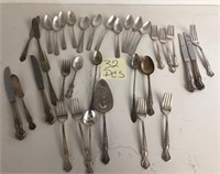 703 - 32 PIECES OF VINTAGE FLATWARE