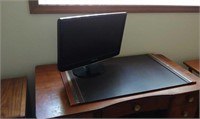 Samsung Monitor & Desk Mat