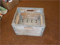 Lake County Dairies wood box