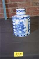 VTG Oriental blue & white ginger jar