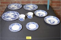 Canton blue oriental Pagoa 3 dinner plates, 2