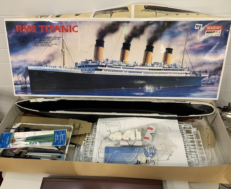 RMS Titanic Model Kit