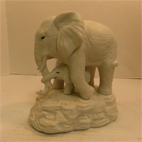 Vintage Fine Porcelain Elephants Music Box