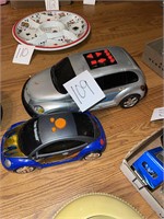 2 Volkswagen beetle toy cars