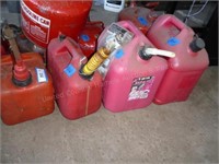 4 plastic fuel cans