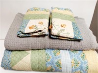 Queen Comforter, Blanket, and (2) Pillow Cases