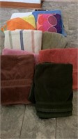LARGE BOX OF BATH TOWELS
GOOD CONDITION 
TWO