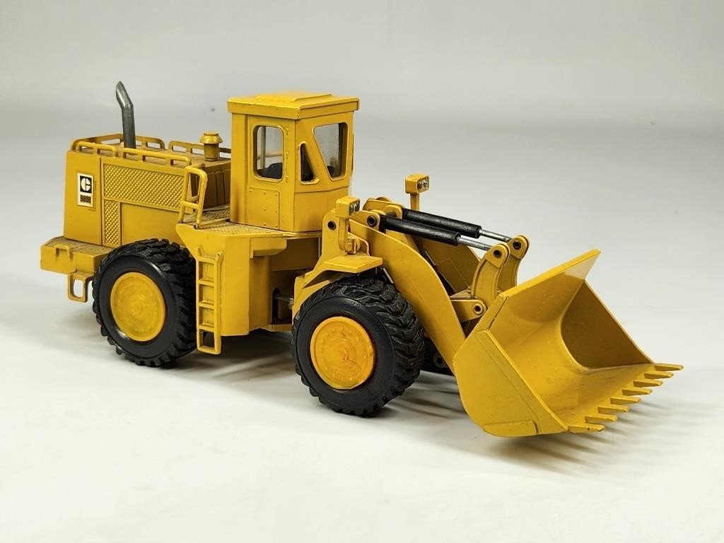 VINTAGE & MODERN TRACTOR / CONSTRUCTION TOY AUCTION