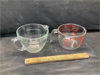 2 measuring cups