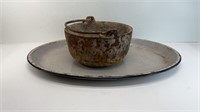 CAST IRON KETTLE & ENAMEL TRAY