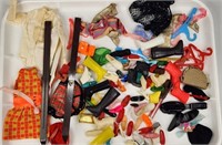 ASSORTED LOT OF VINTAGE BARBIE ACCESSORIES